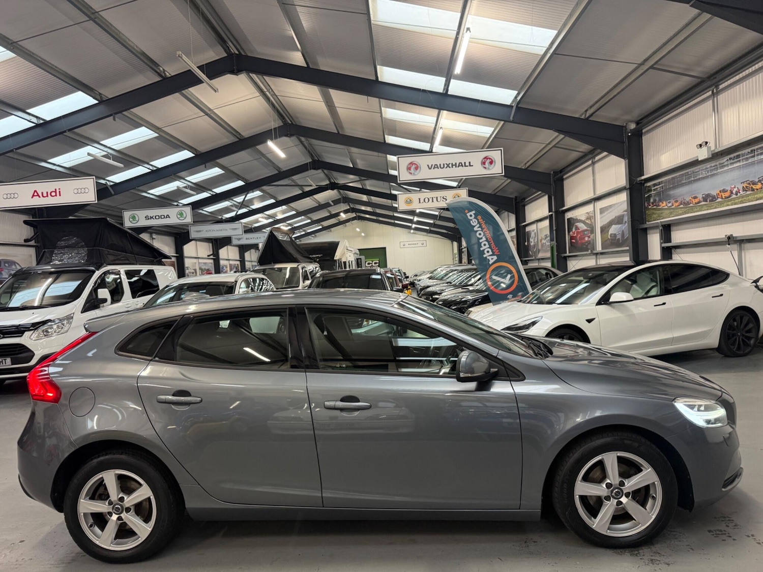 Used Volvo V40 2017 for sale - 76138423: Photo 14