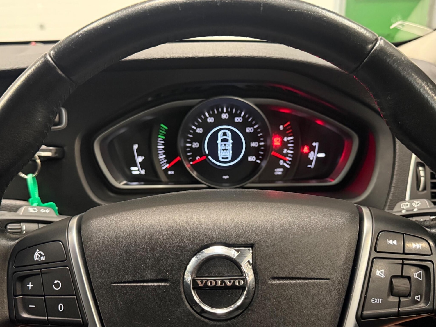 Used Volvo V40 2017 for sale - 76138423: Photo 18