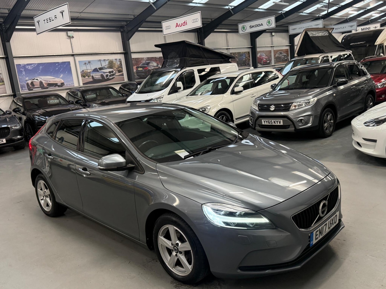 Used Volvo V40 2017 for sale - 76138423: Photo 2