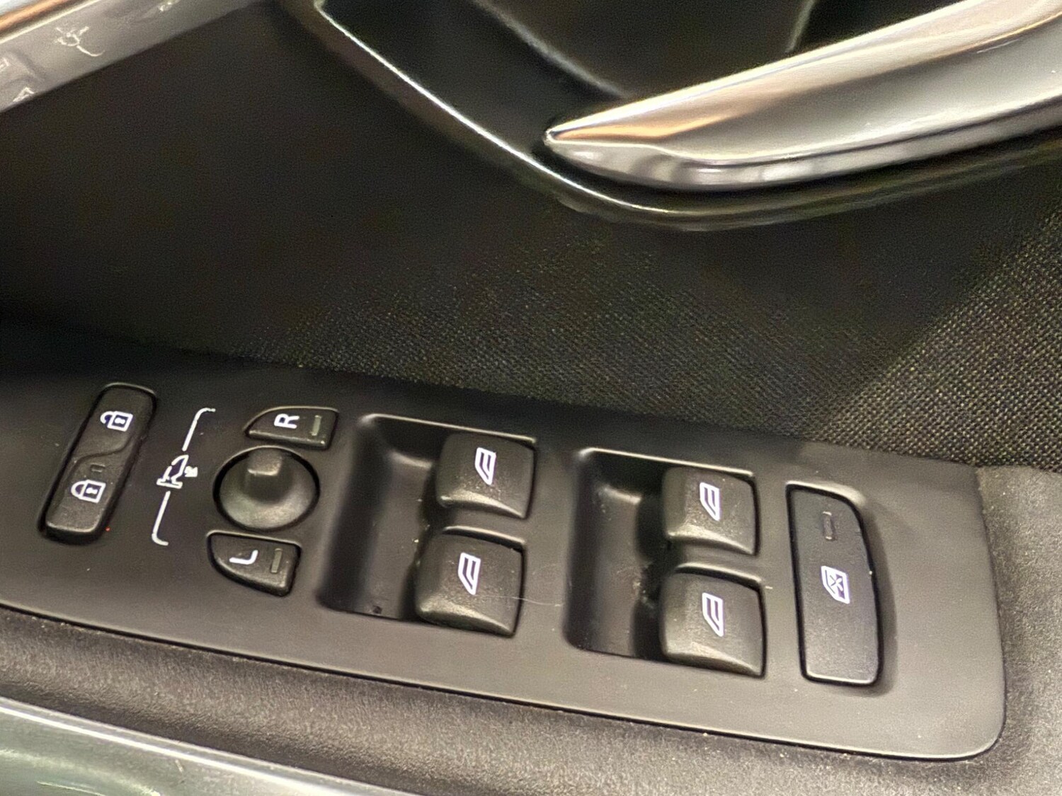 Used Volvo V40 2017 for sale - 76138423: Photo 24