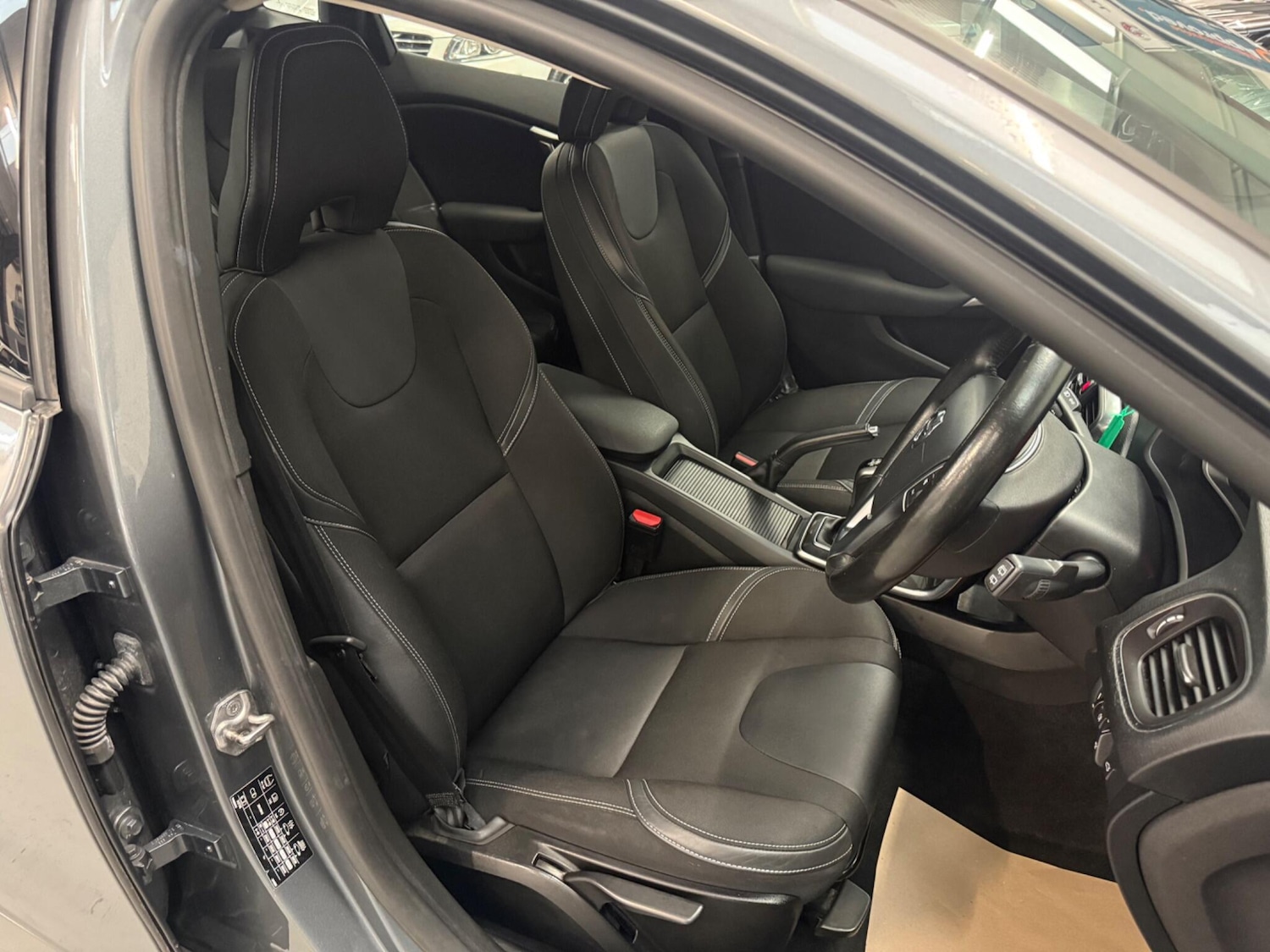 Used Volvo V40 2017 for sale - 76138423: Photo 25