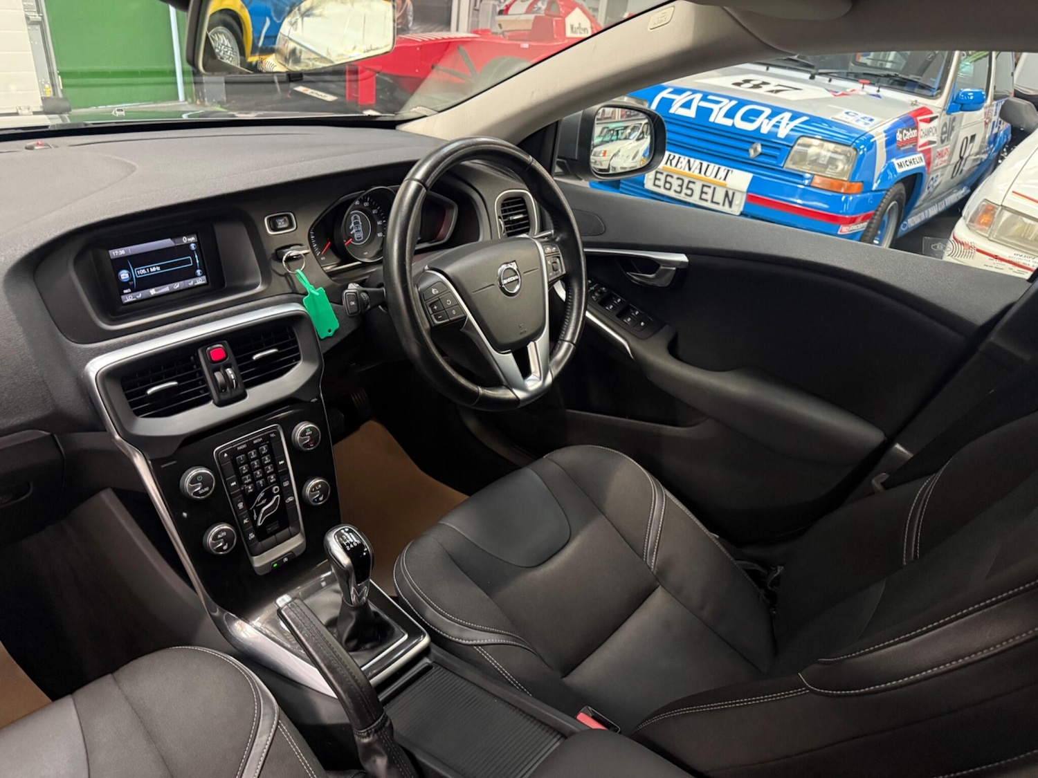 Used Volvo V40 2017 for sale - 76138423: Photo 3