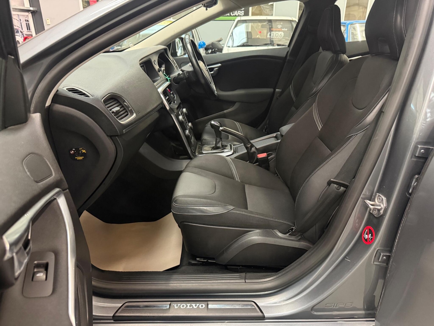 Used Volvo V40 2017 for sale - 76138423: Photo 4