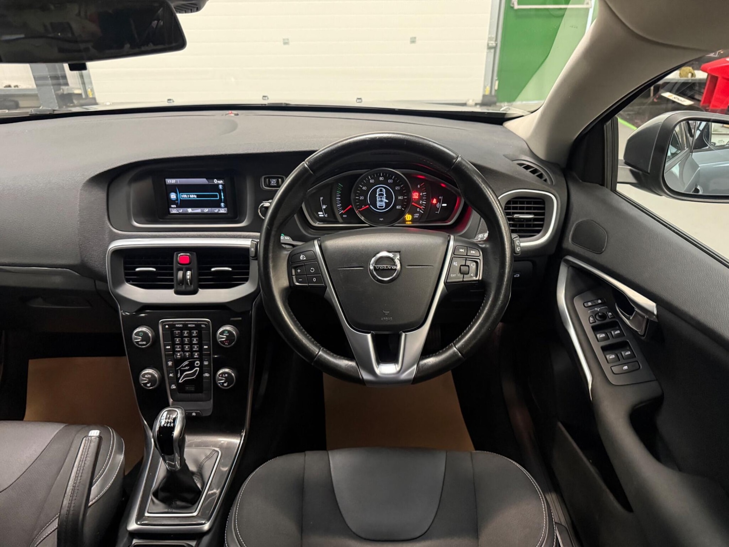 Used Volvo V40 2017 for sale - 76138423: Photo 9