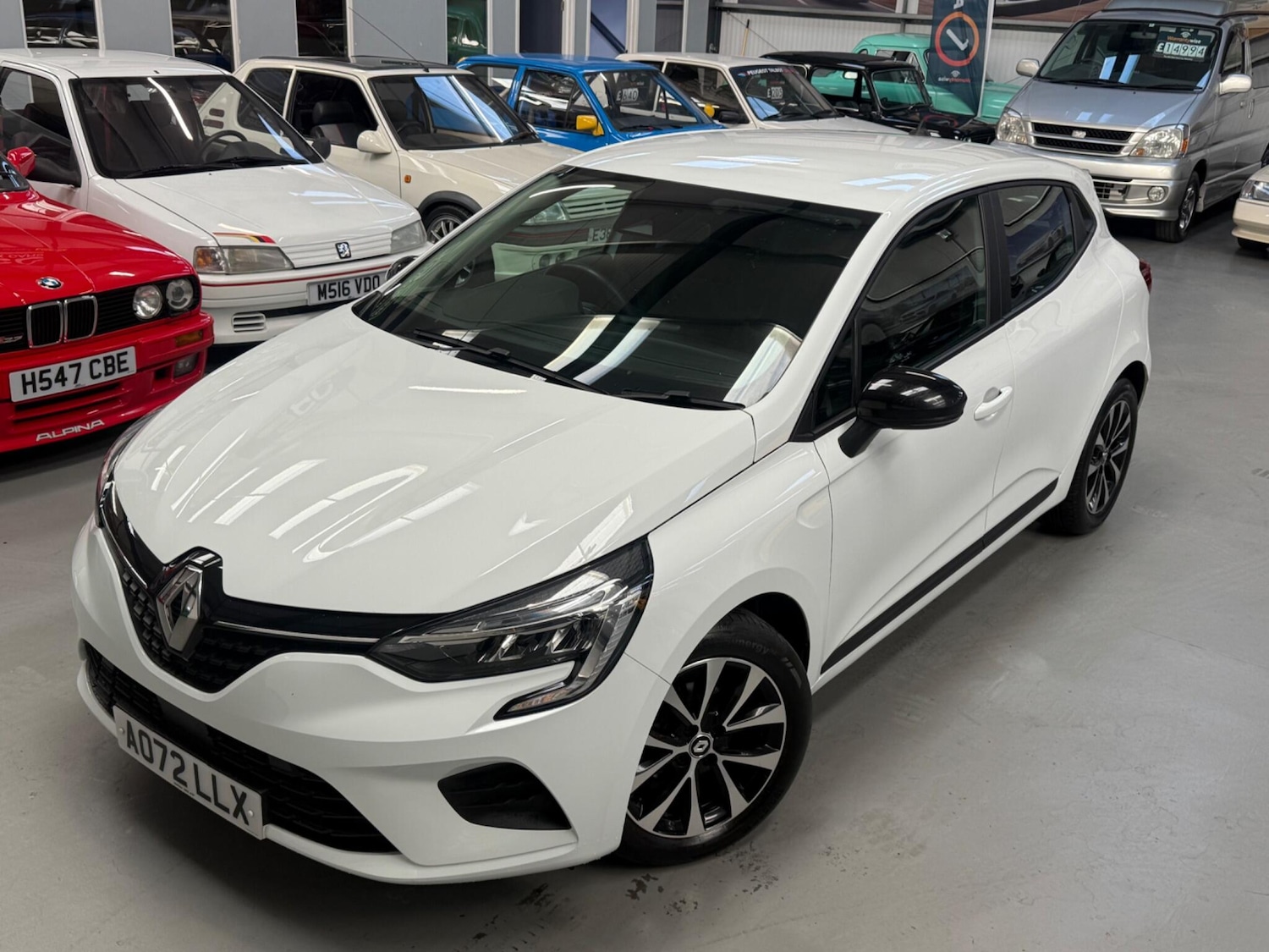 Used Renault Clio 2022 for sale - 76389047: Photo 2