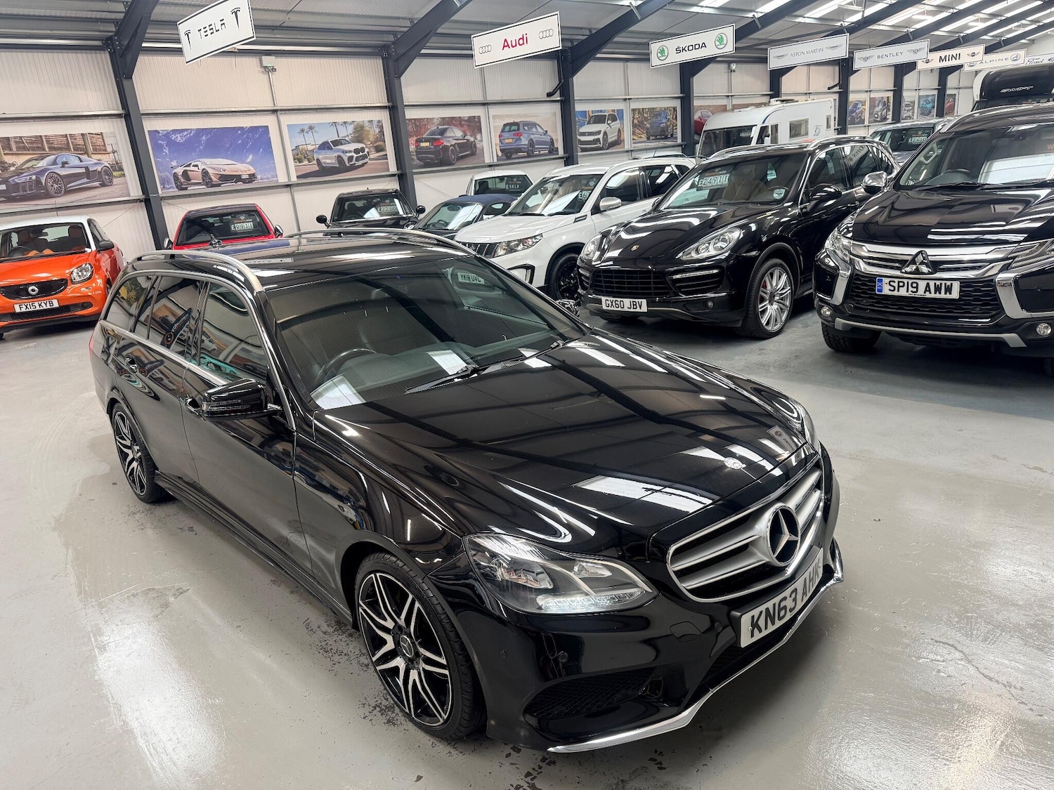 Used Mercedes-Benz E Class 2013 for sale - 77238093: Photo 2