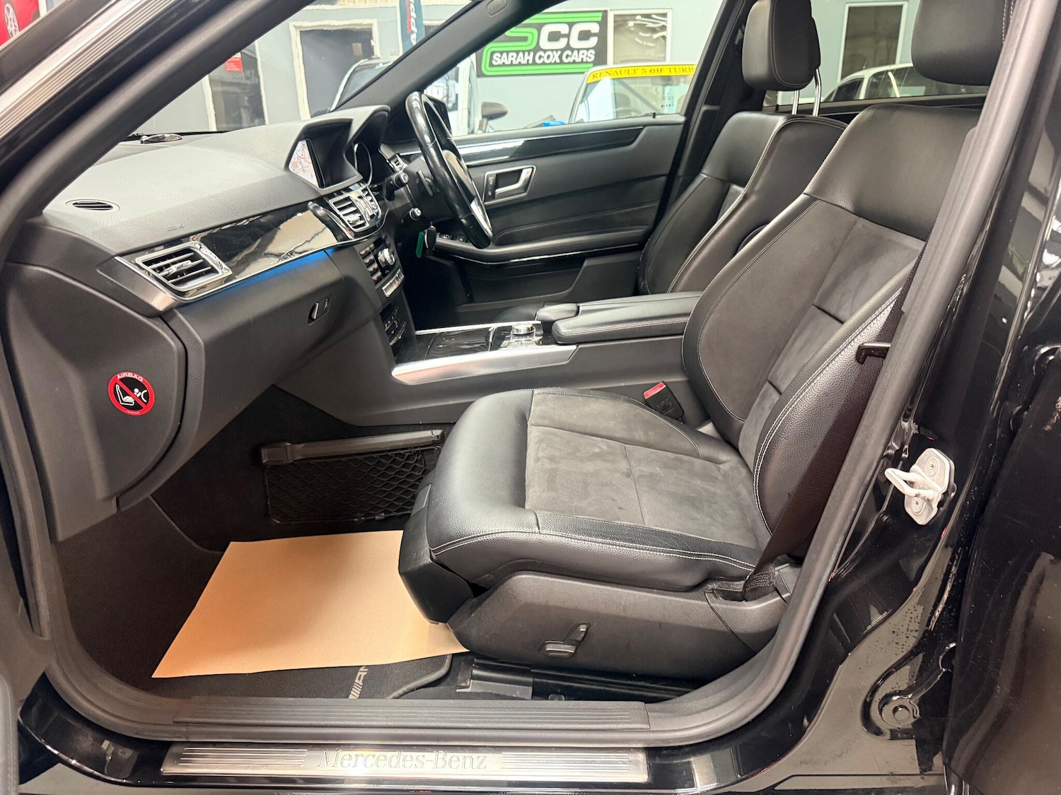 Used Mercedes-Benz E Class 2013 for sale - 77238093: Photo 4