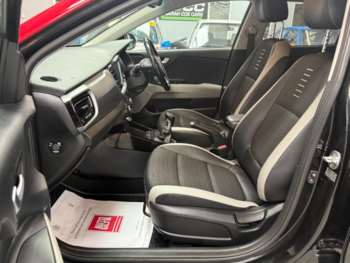 Used Kia Stonic 2018 for sale - 74823233: Photo
