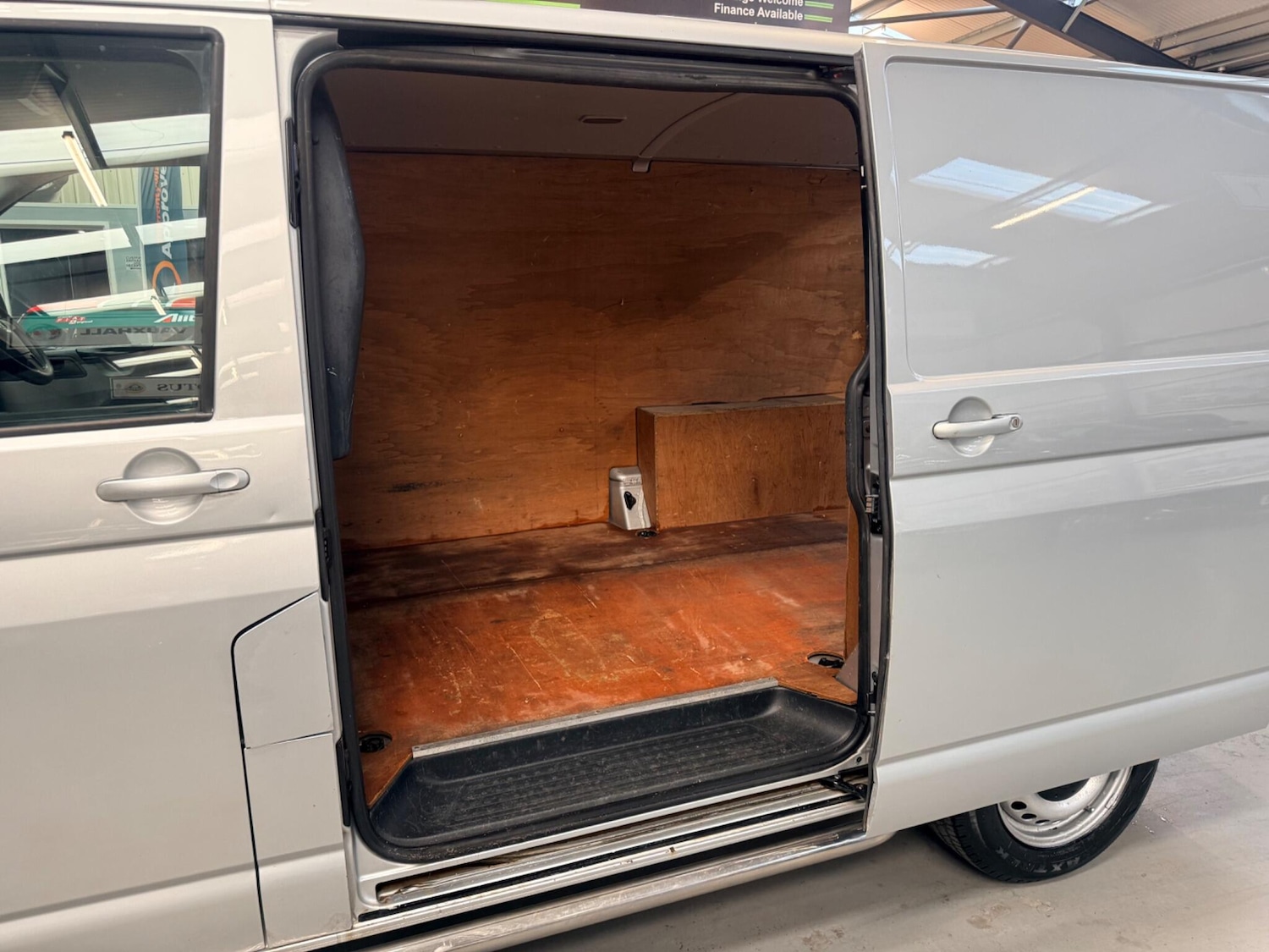 Used Volkswagen Transporter 2011 for sale - 77978106: Photo 21