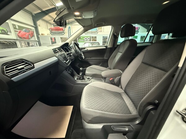 Used Volkswagen Tiguan 2016 for sale - 76032535: Photo 2