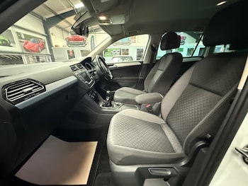 Used Volkswagen Tiguan 2016 for sale - 76032535: Photo 2