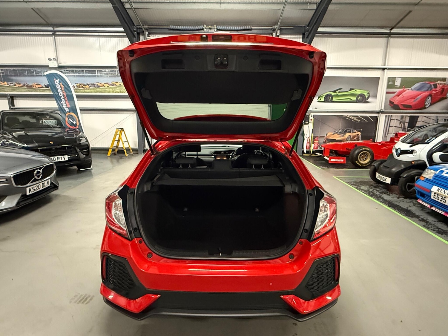 Used Honda Civic 2018 for sale - 76752920: Photo 14