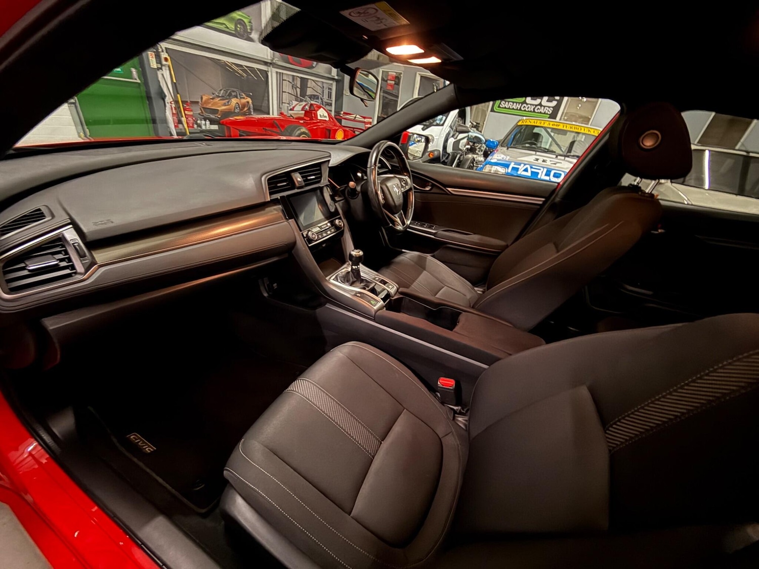 Used Honda Civic 2018 for sale - 76752920: Photo 2