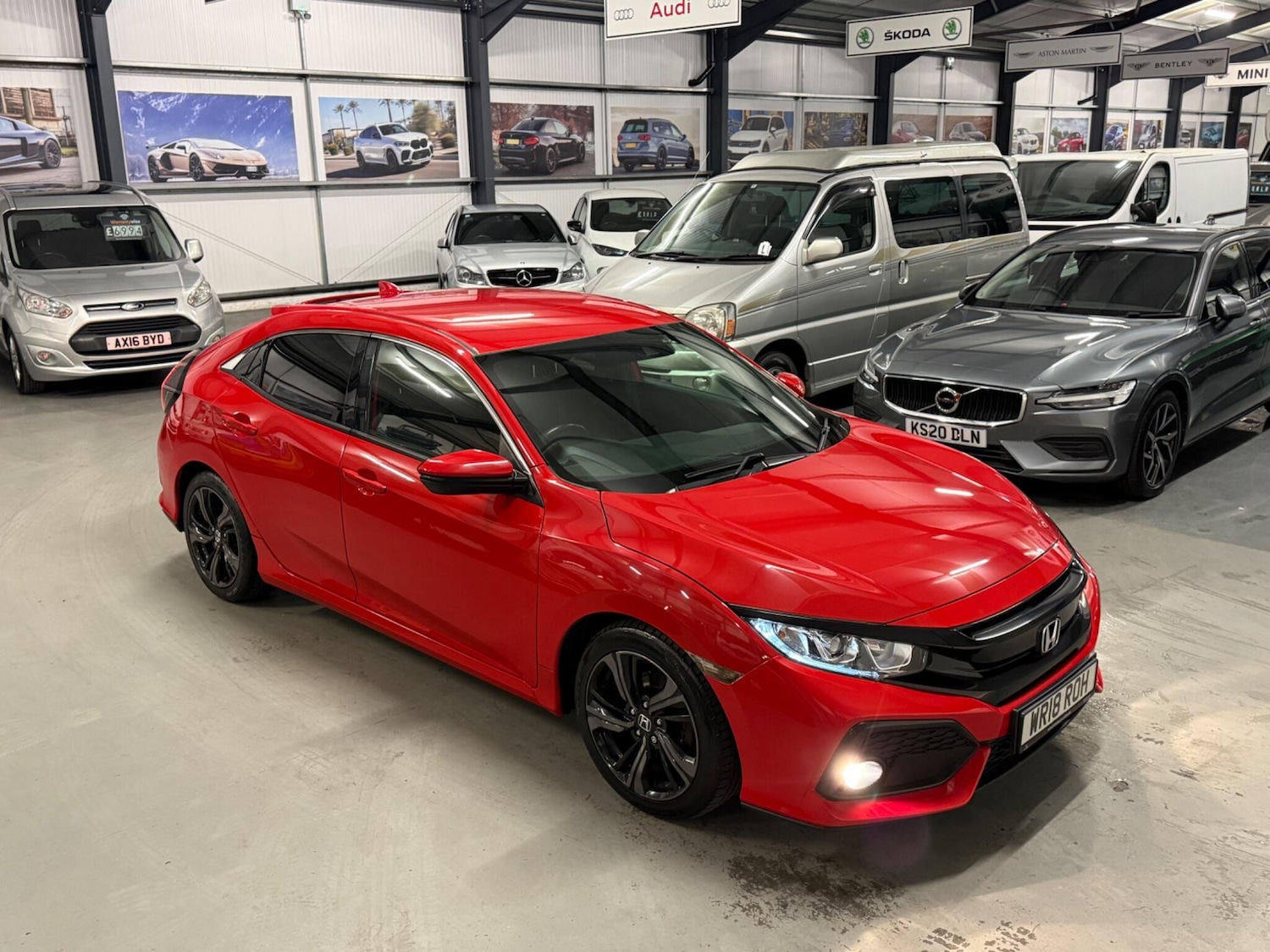 Used Honda Civic 2018 for sale - 76752920: Photo 3