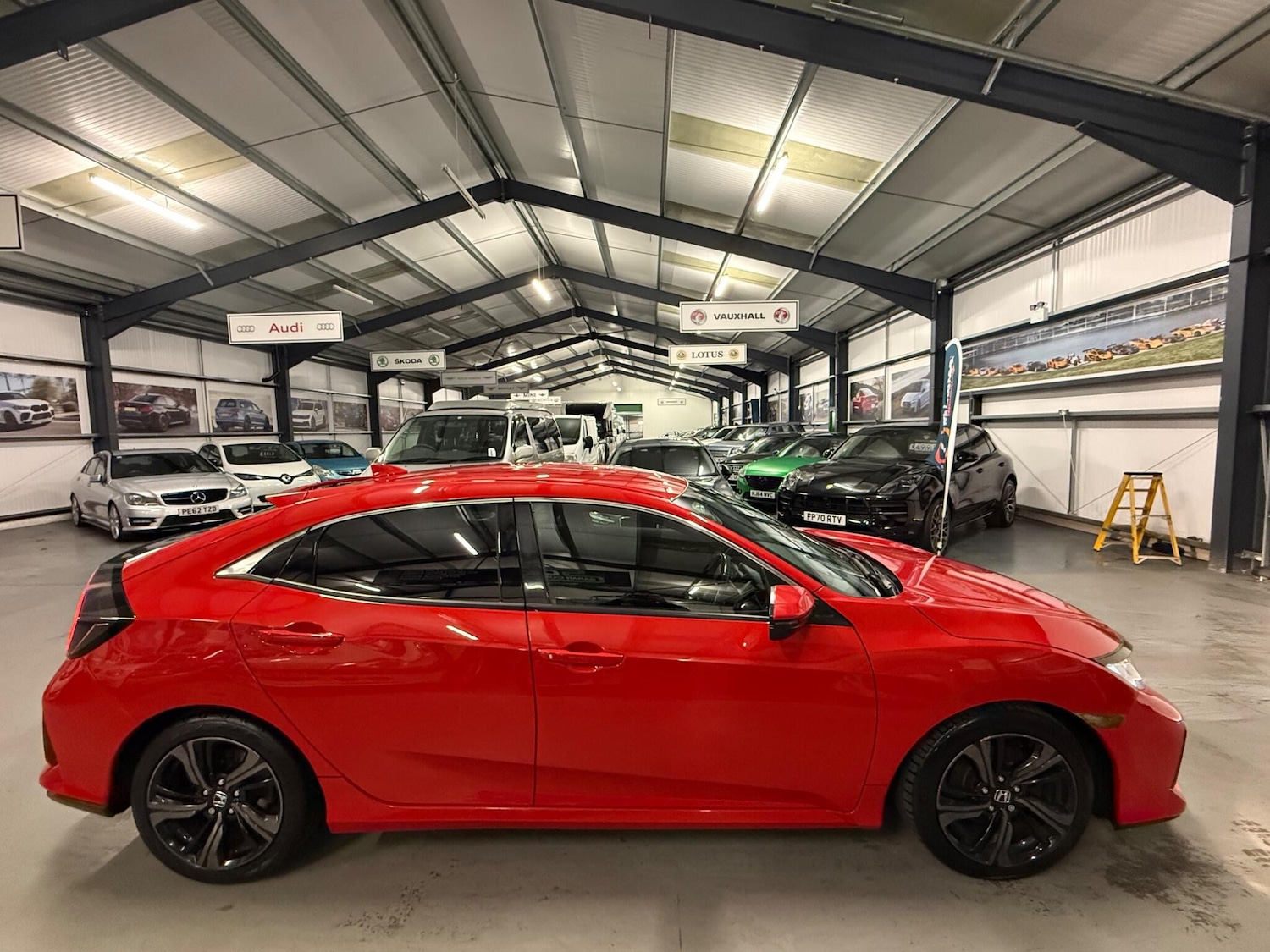 Used Honda Civic 2018 for sale - 76752920: Photo 35