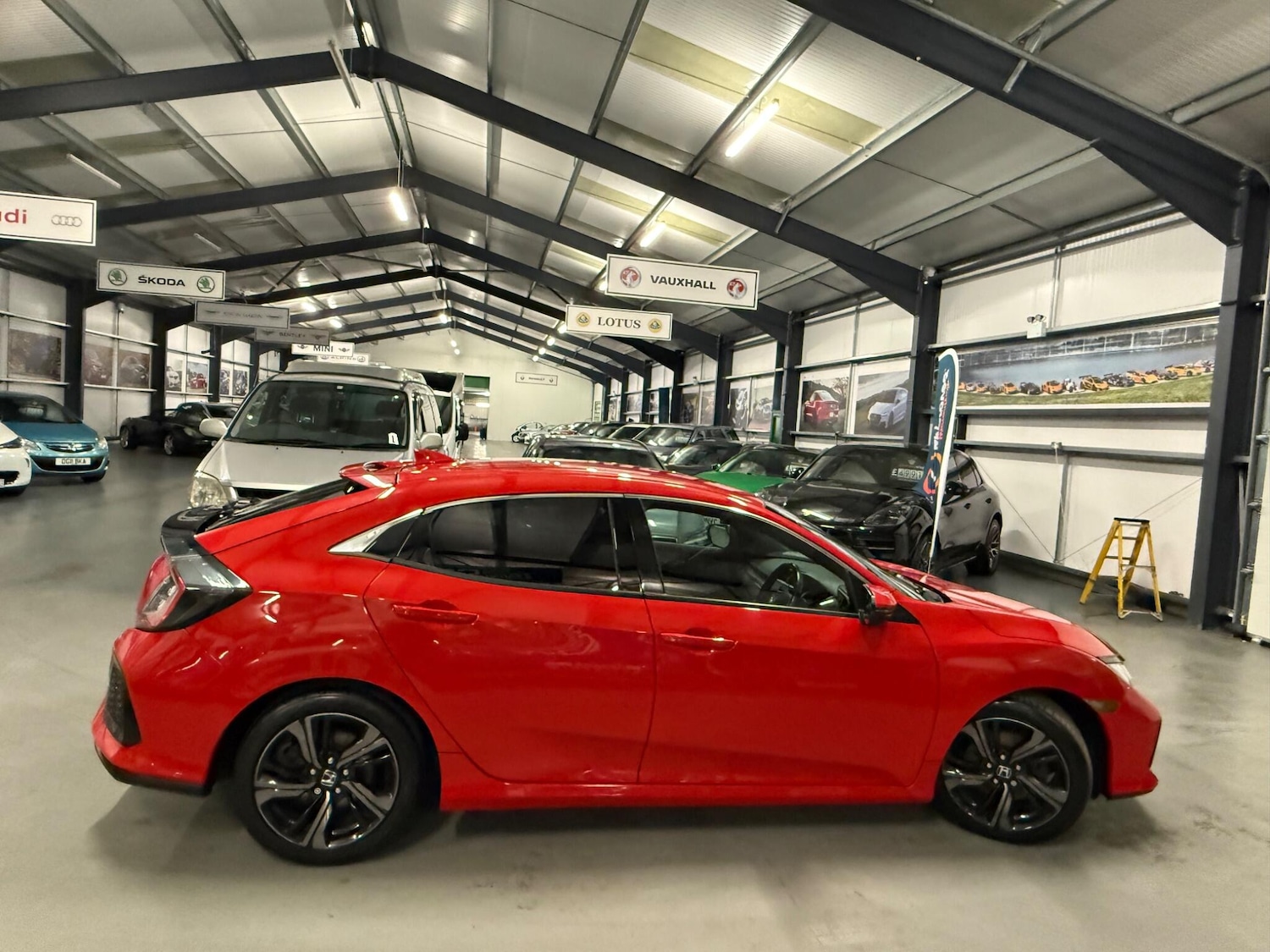 Used Honda Civic 2018 for sale - 76752920: Photo 9