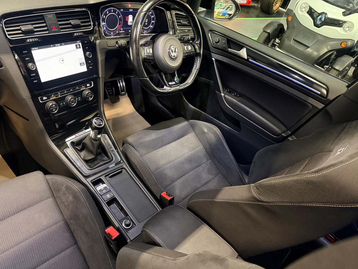 Used Volkswagen Golf 2018 for sale - 77029355: Photo 3