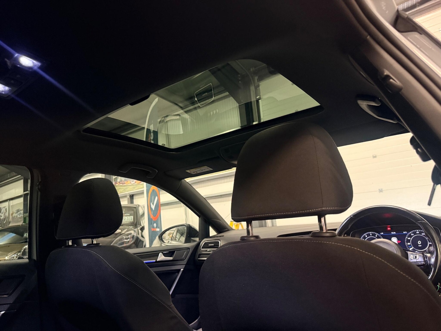 Used Volkswagen Golf 2018 for sale - 77029355: Photo 34