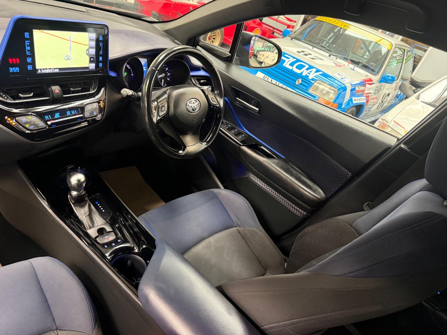 Used Toyota C-HR 2018 for sale - 76175080: Photo 3