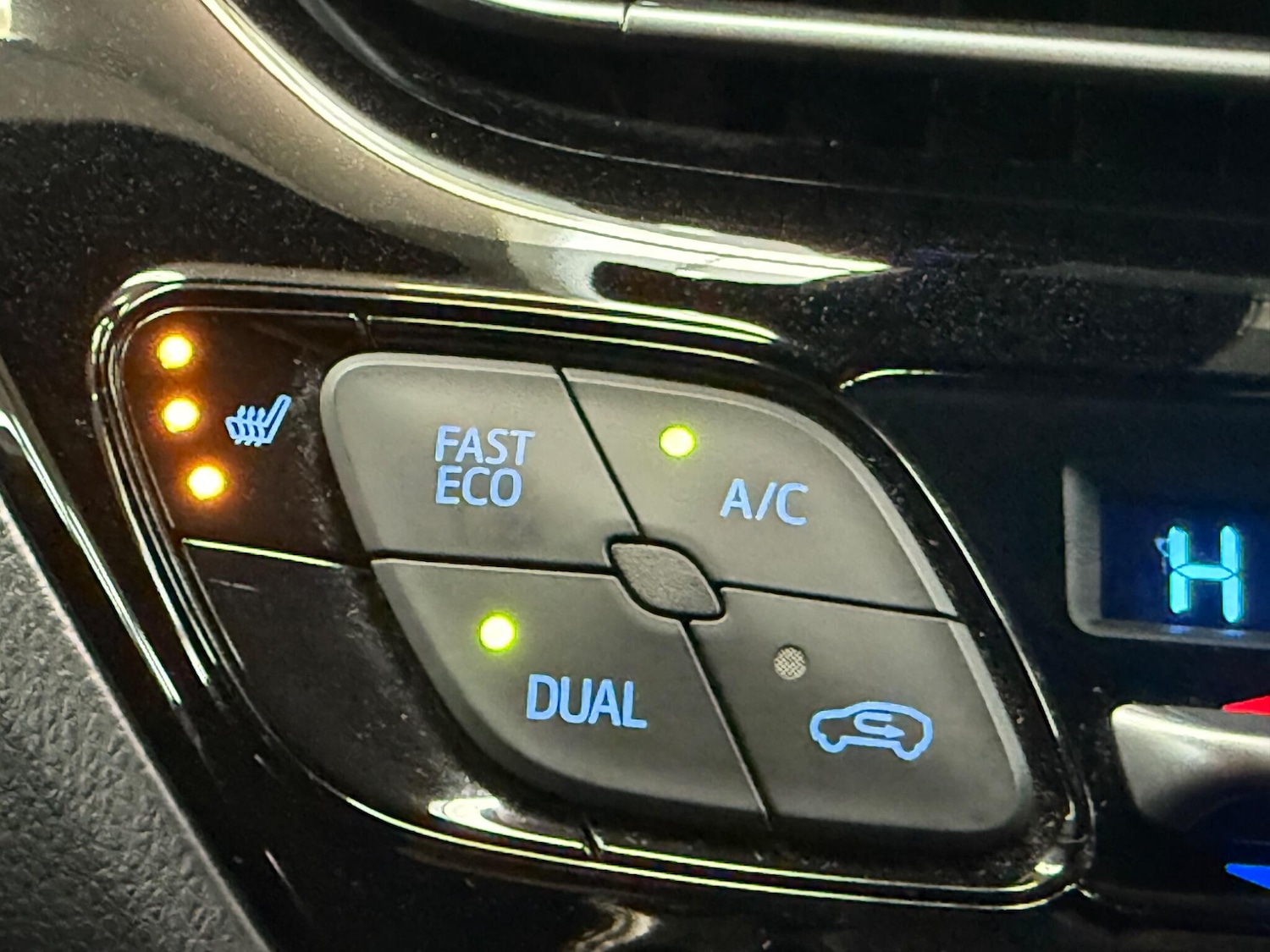 Used Toyota C-HR 2018 for sale - 76175080: Photo 30