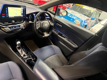 Used Toyota C-HR 2018 for sale - 76175080: Photo