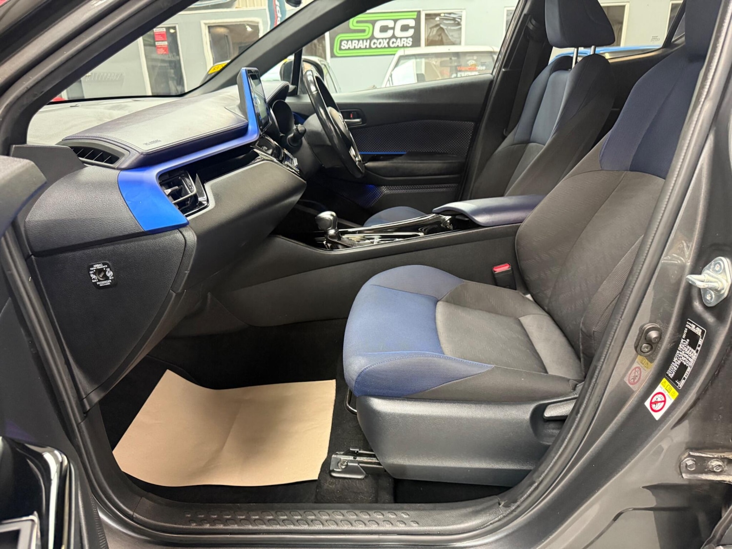 Used Toyota C-HR 2018 for sale - 76175080: Photo 4