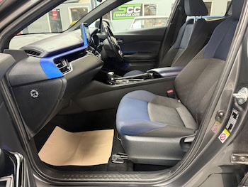 Used Toyota C-HR 2018 for sale - 76175080: Photo