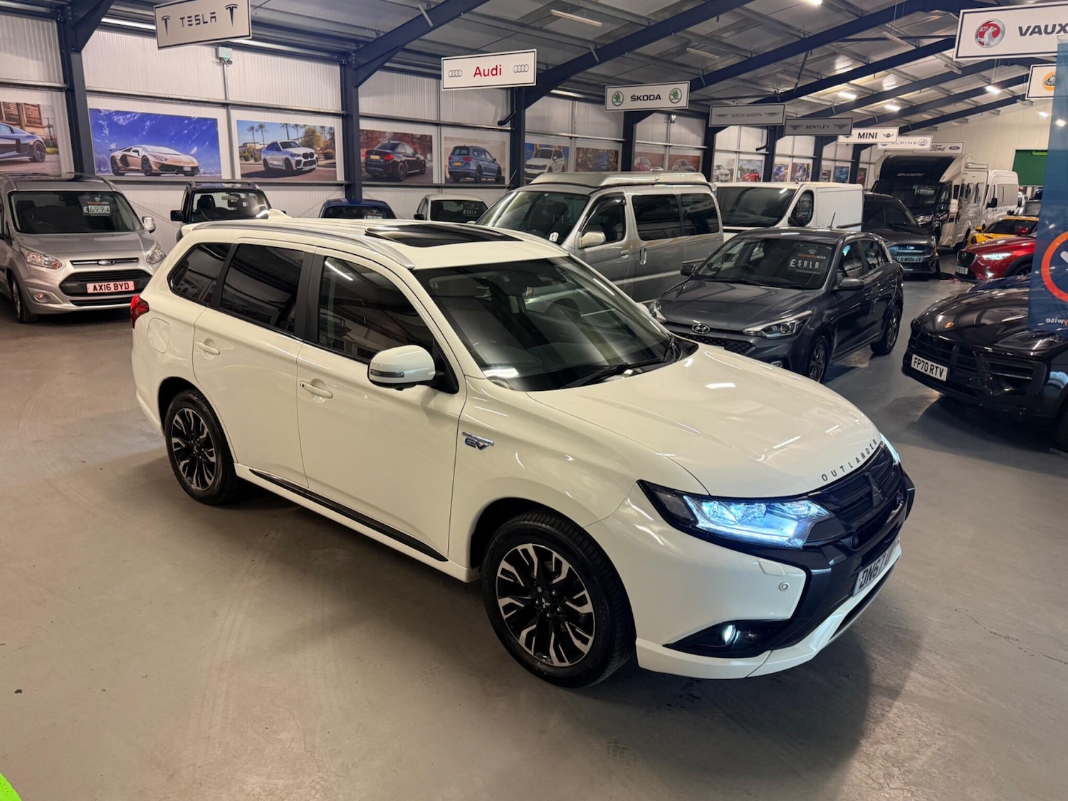 Used Mitsubishi Outlander 2018 for sale - 76714198: Photo 3