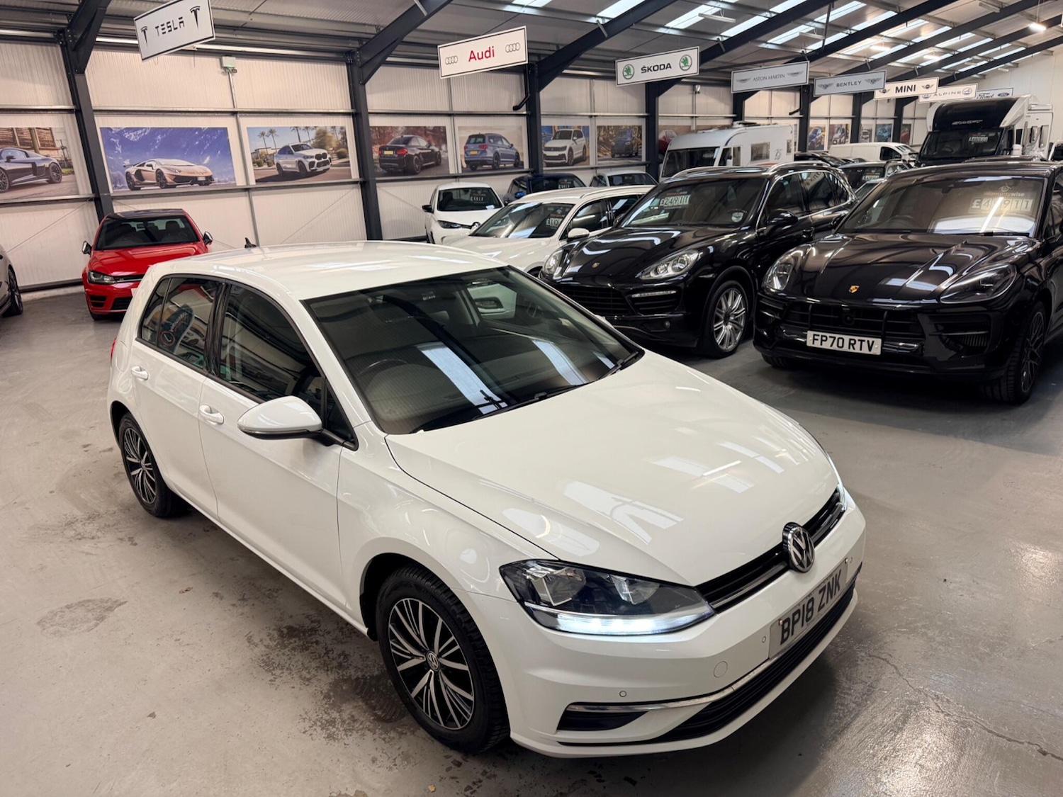 Used Volkswagen Golf 2018 for sale - 77468757: Photo 2