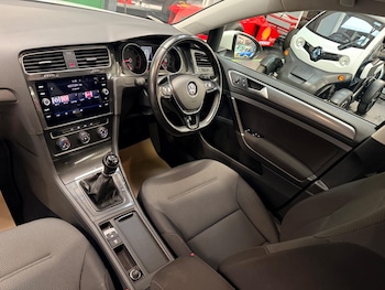 Used Volkswagen Golf 2018 for sale - 77468757: Photo