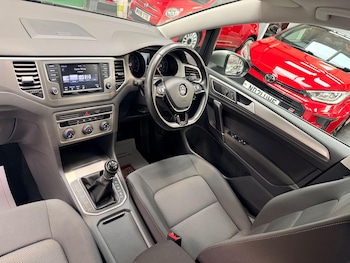 Used Volkswagen Golf SV 2017 for sale - 78922884: Photo