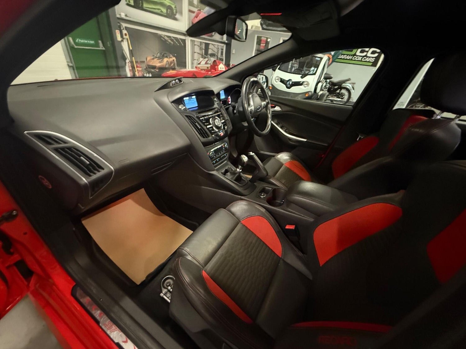 Used Ford Focus 2014 for sale - 76714970: Photo 2