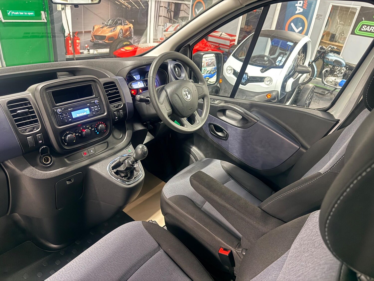 Used Vauxhall Vivaro 2016 for sale - 77468906: Photo 3