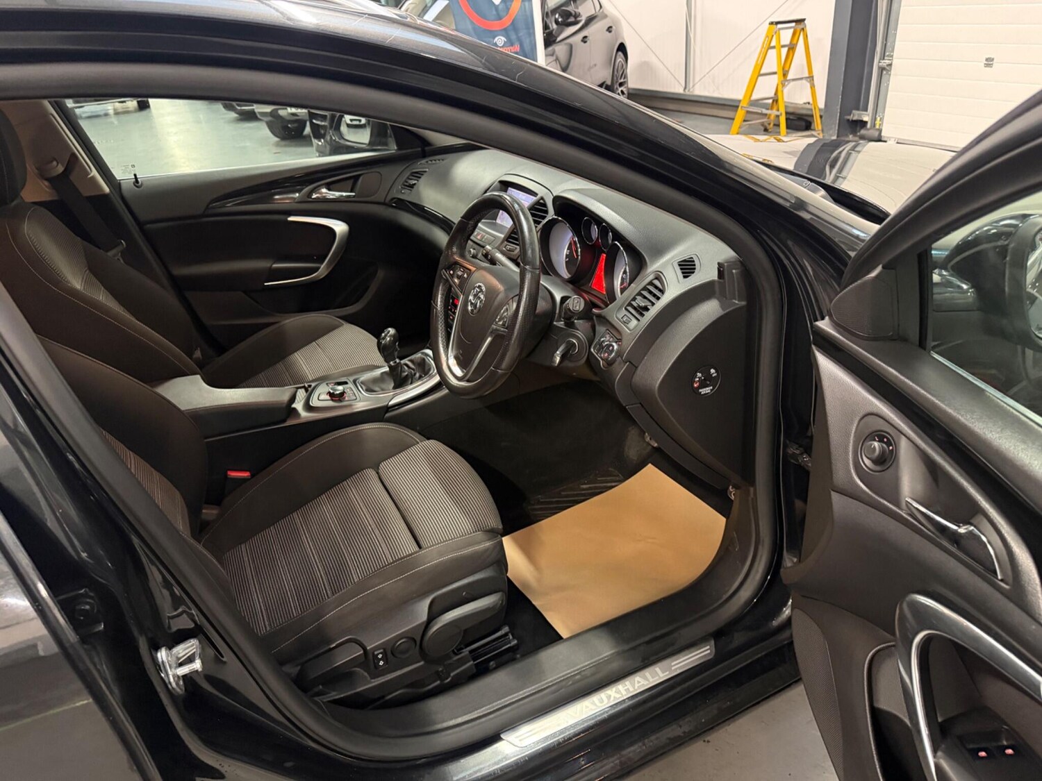 Used Vauxhall Insignia 2012 for sale - 76591945: Photo 10