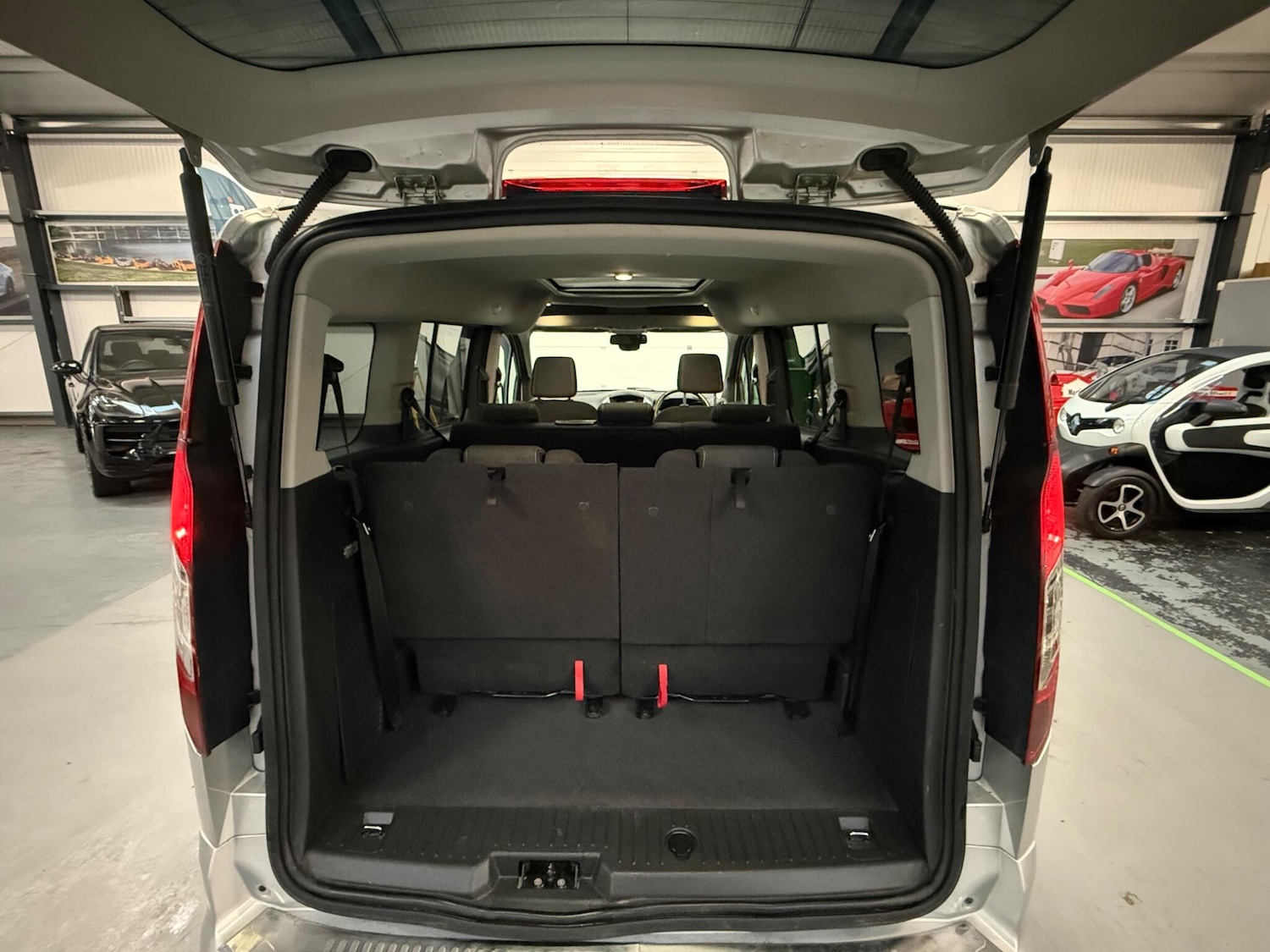 Used Ford Grand Tourneo Connect 2016 for sale - 76689586: Photo 16