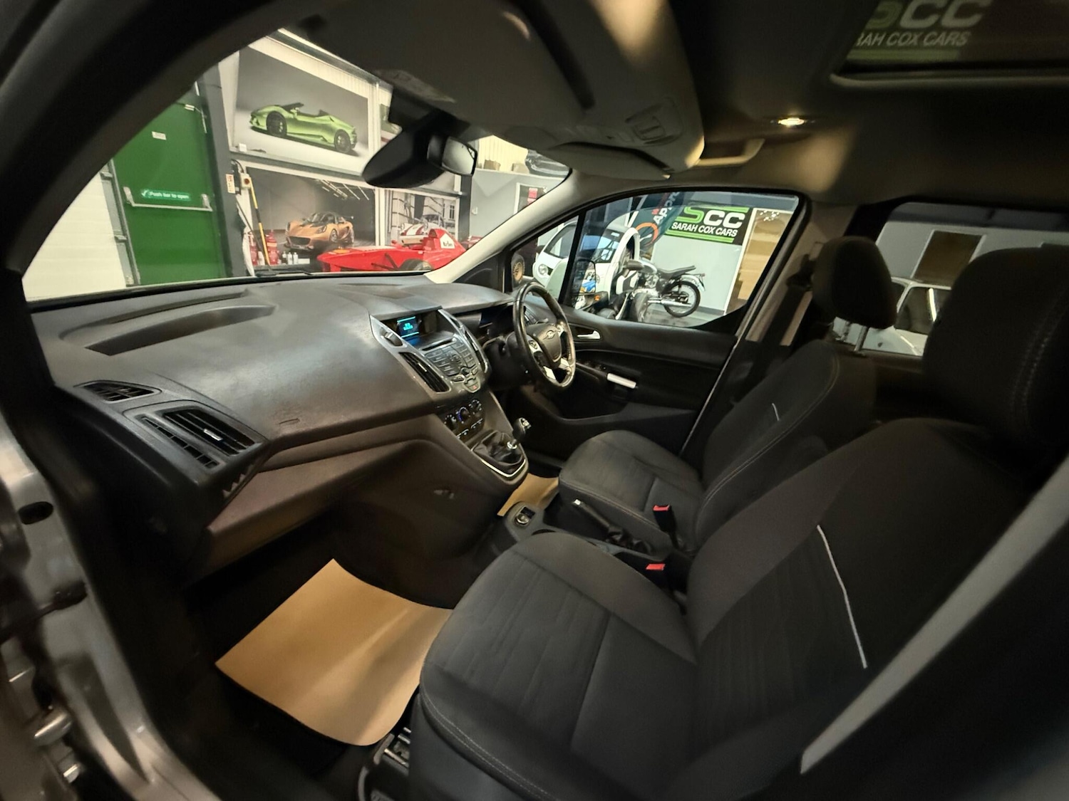 Used Ford Grand Tourneo Connect 2016 for sale - 76689586: Photo 2