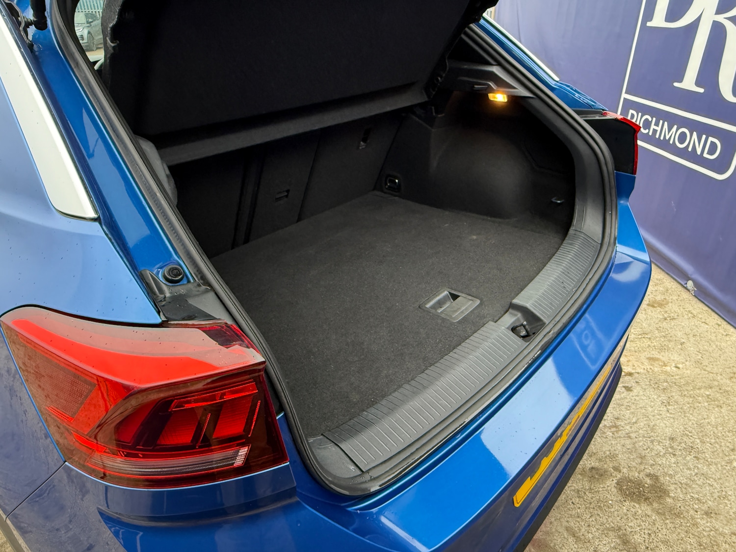 Used Volkswagen T-Roc for sale - 77208267: Photo 19