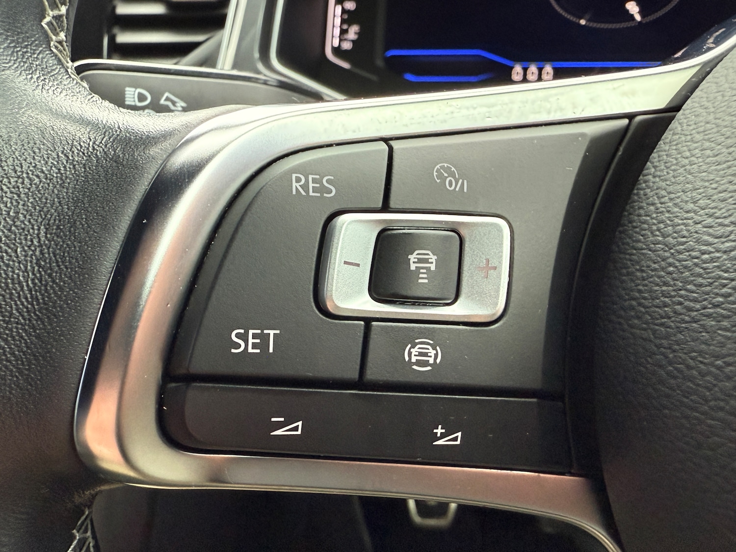 Used Volkswagen T-Roc for sale - 77208267: Photo 25