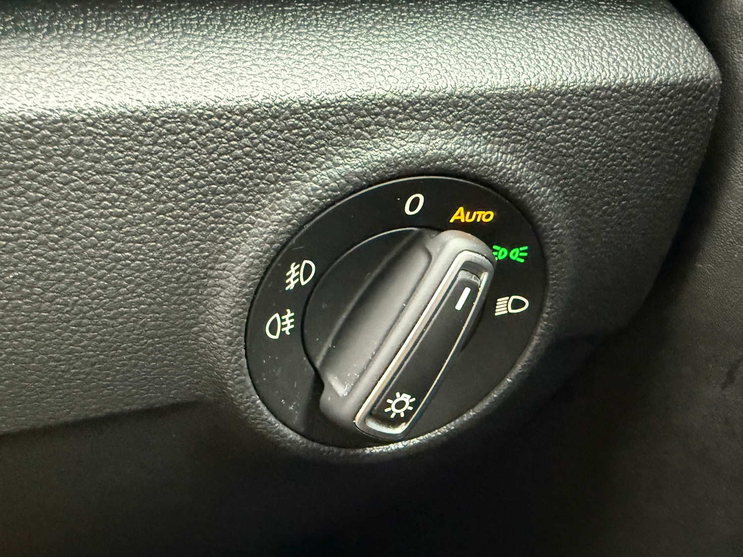 Used Volkswagen T-Roc for sale - 77208267: Photo 28