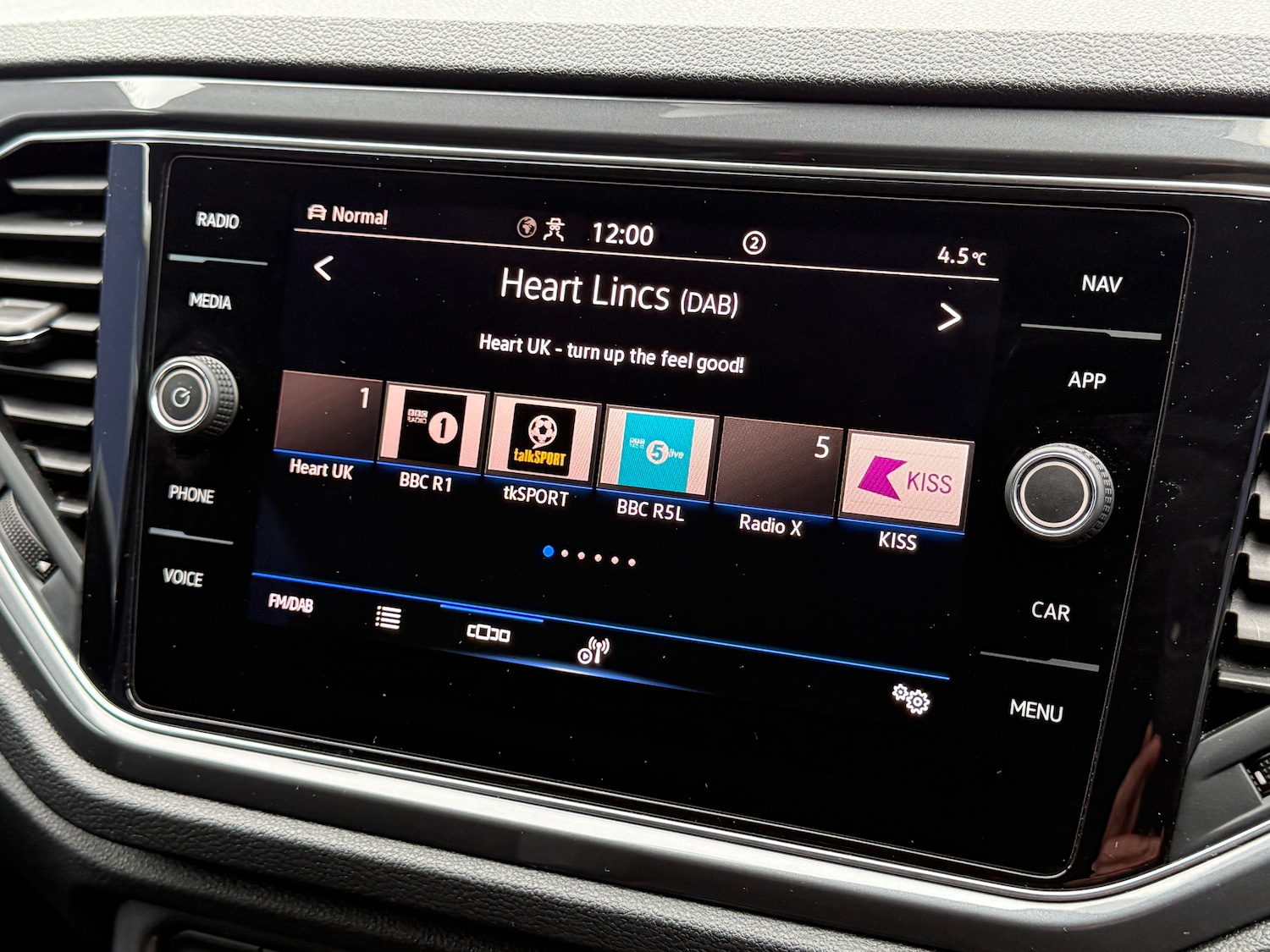 Used Volkswagen T-Roc for sale - 77208267: Photo 31