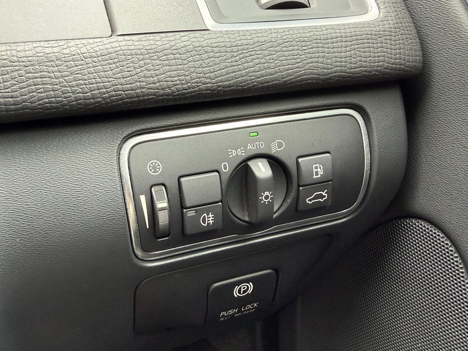 Used Volvo XC60 2015 for sale - 77779373: Photo 32