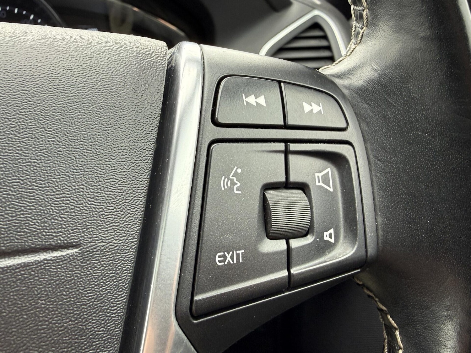 Used Volvo XC60 2015 for sale - 77779373: Photo 34