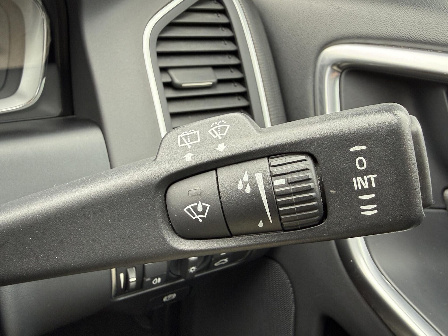 Used Volvo XC60 2015 for sale - 77779373: Photo 37