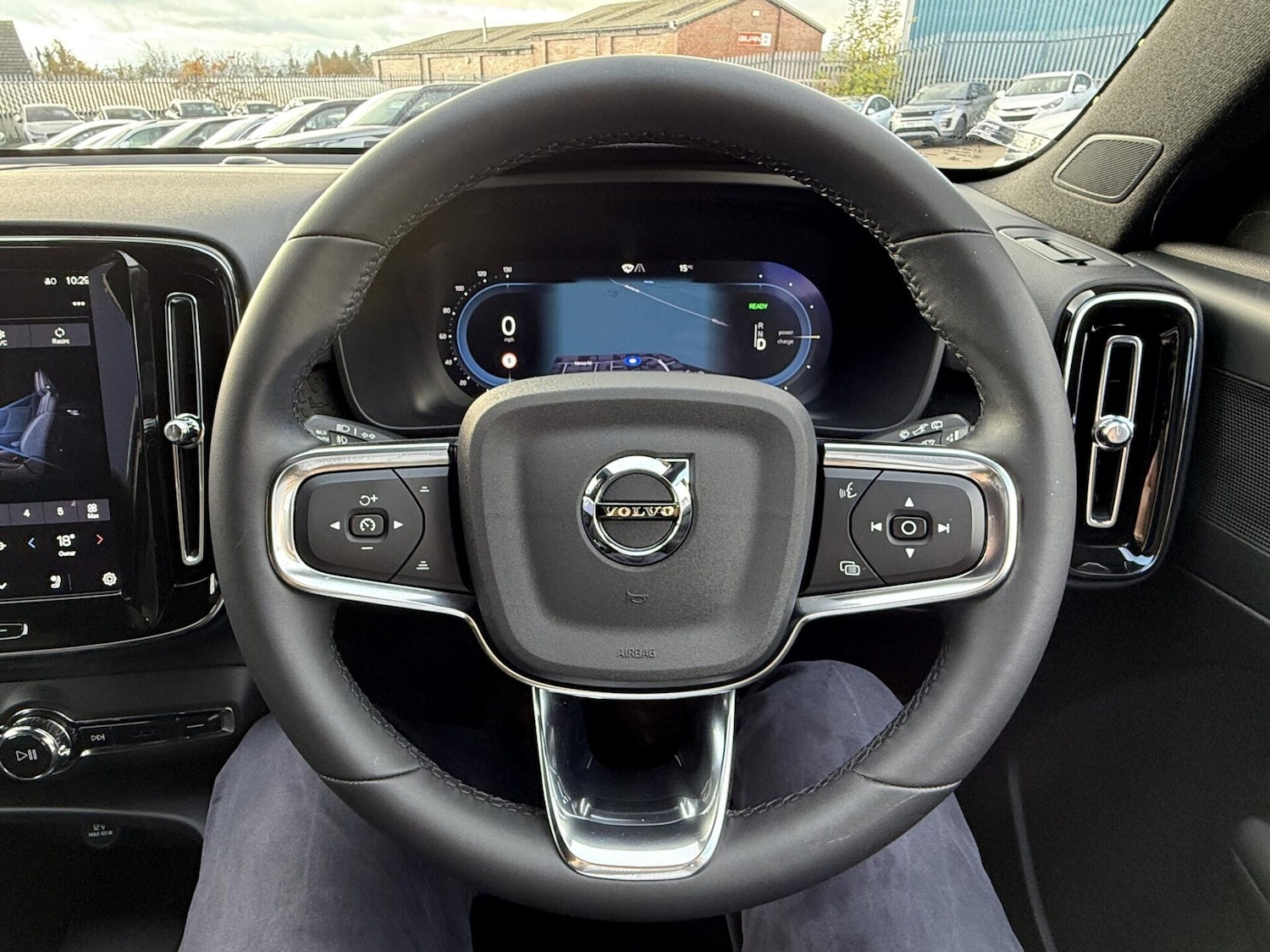 Used Volvo XC40 2023 for sale - 76518549: Photo 23