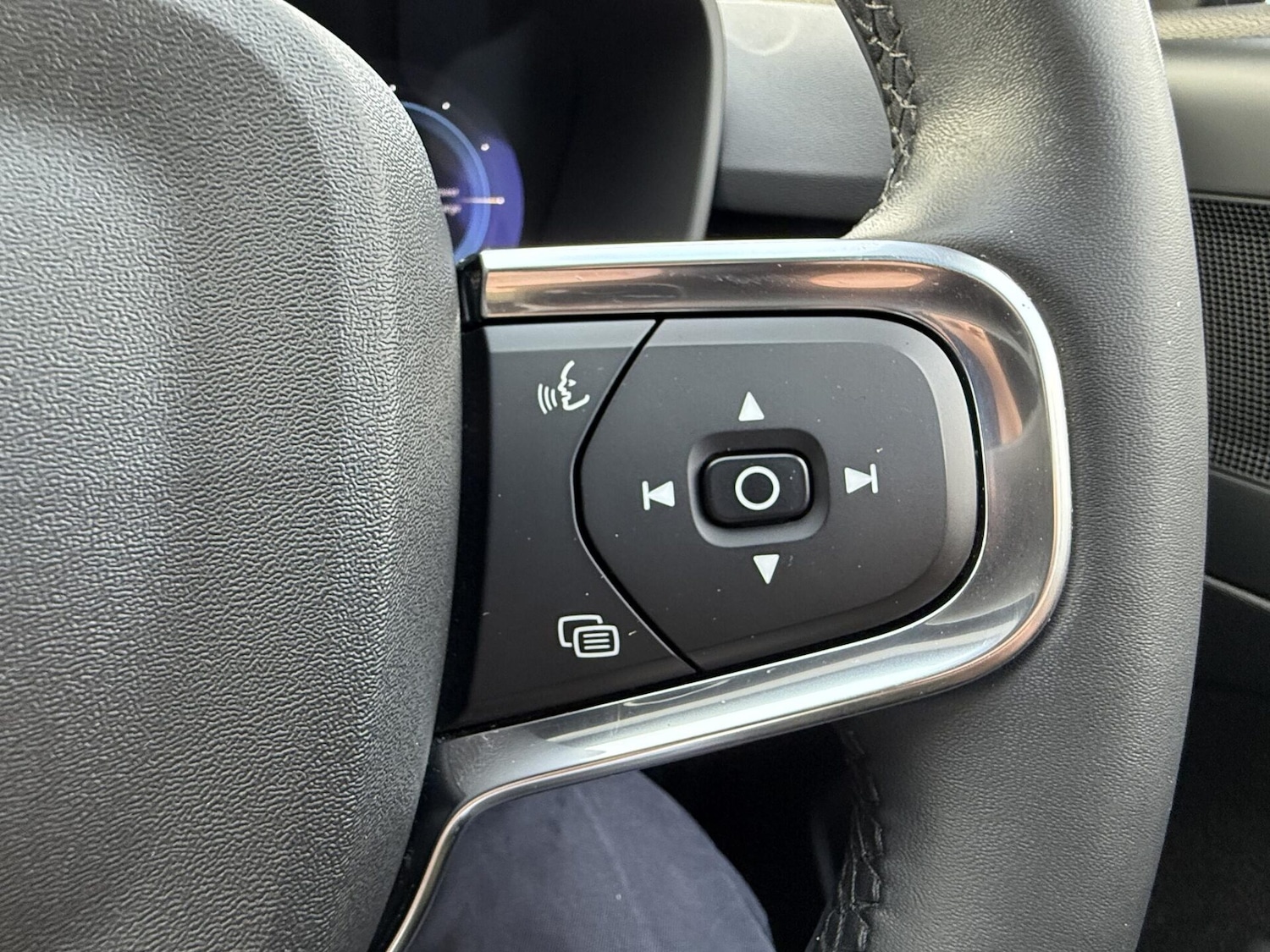 Used Volvo XC40 2023 for sale - 76518549: Photo 25