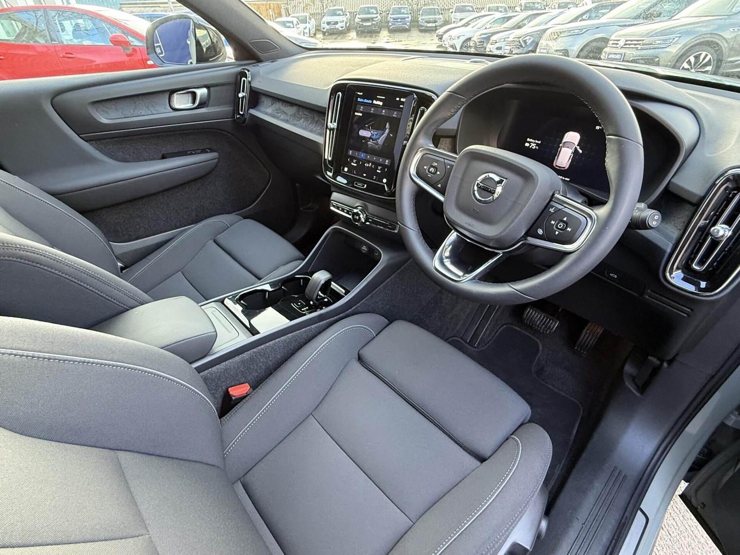 Used Volvo XC40 2023 for sale - 76518549: Photo 3