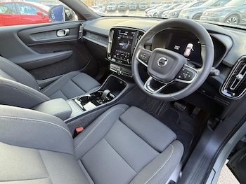 Used Volvo XC40 2023 for sale - 76518549: Photo