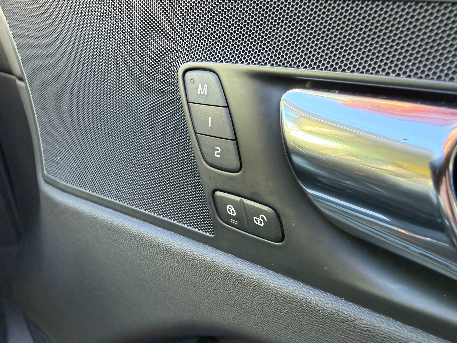 Used Volvo XC60 2018 for sale - 77208240: Photo 31