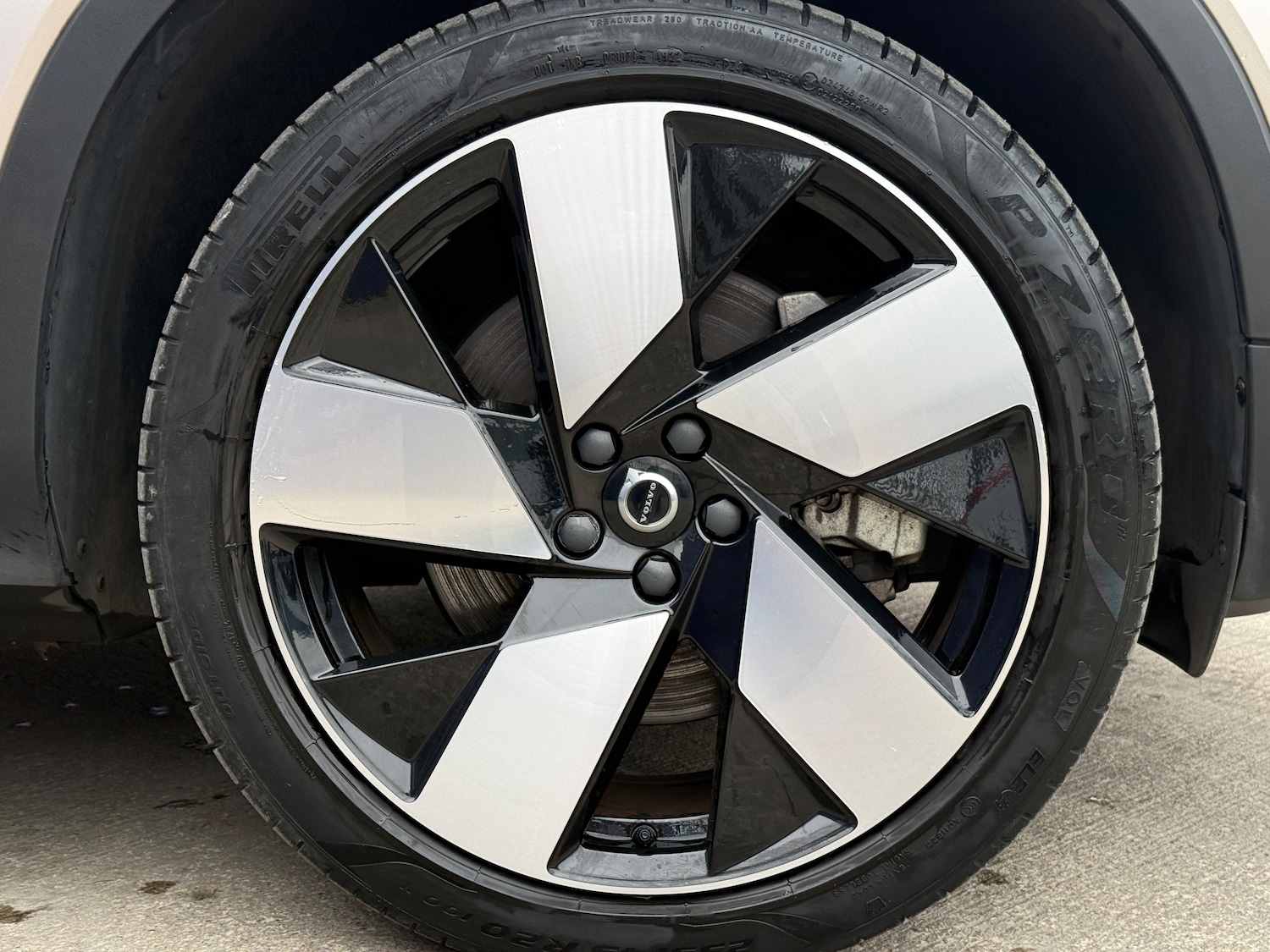 Used Volvo XC40 2023 for sale - 77208225: Photo 12