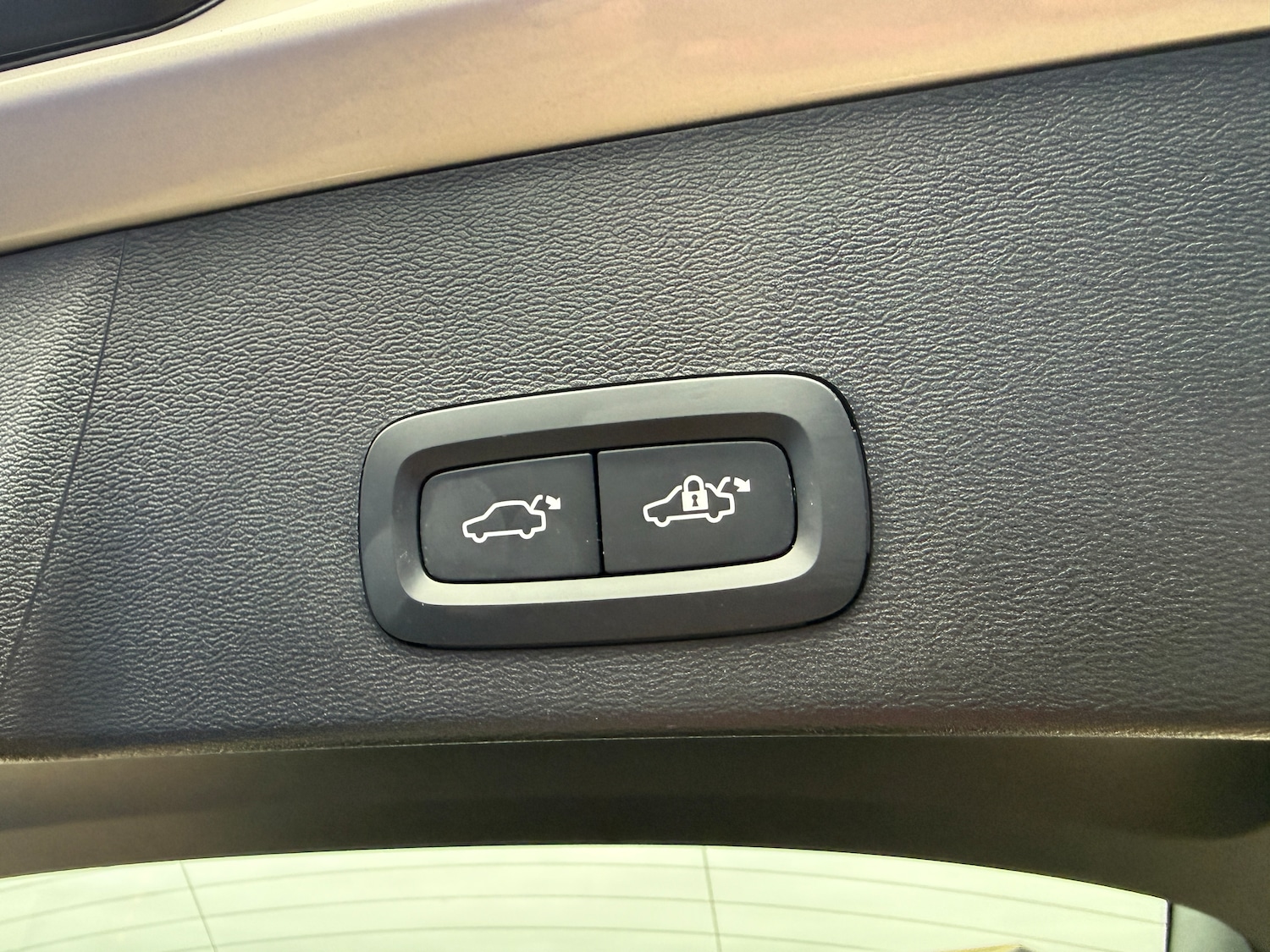 Used Volvo XC40 2023 for sale - 77208225: Photo 18